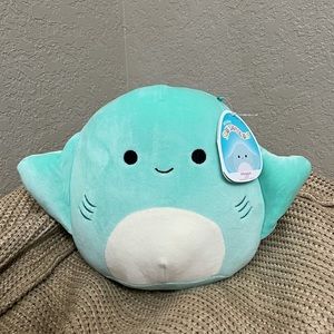Squishmallow 8” Maggie the Stingray NWT